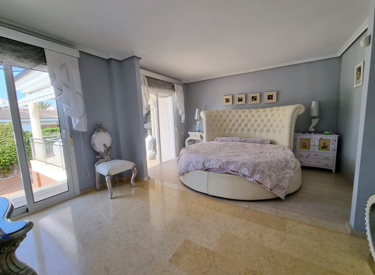 ShowFeedImage House – Detached Villa in Torrevieja