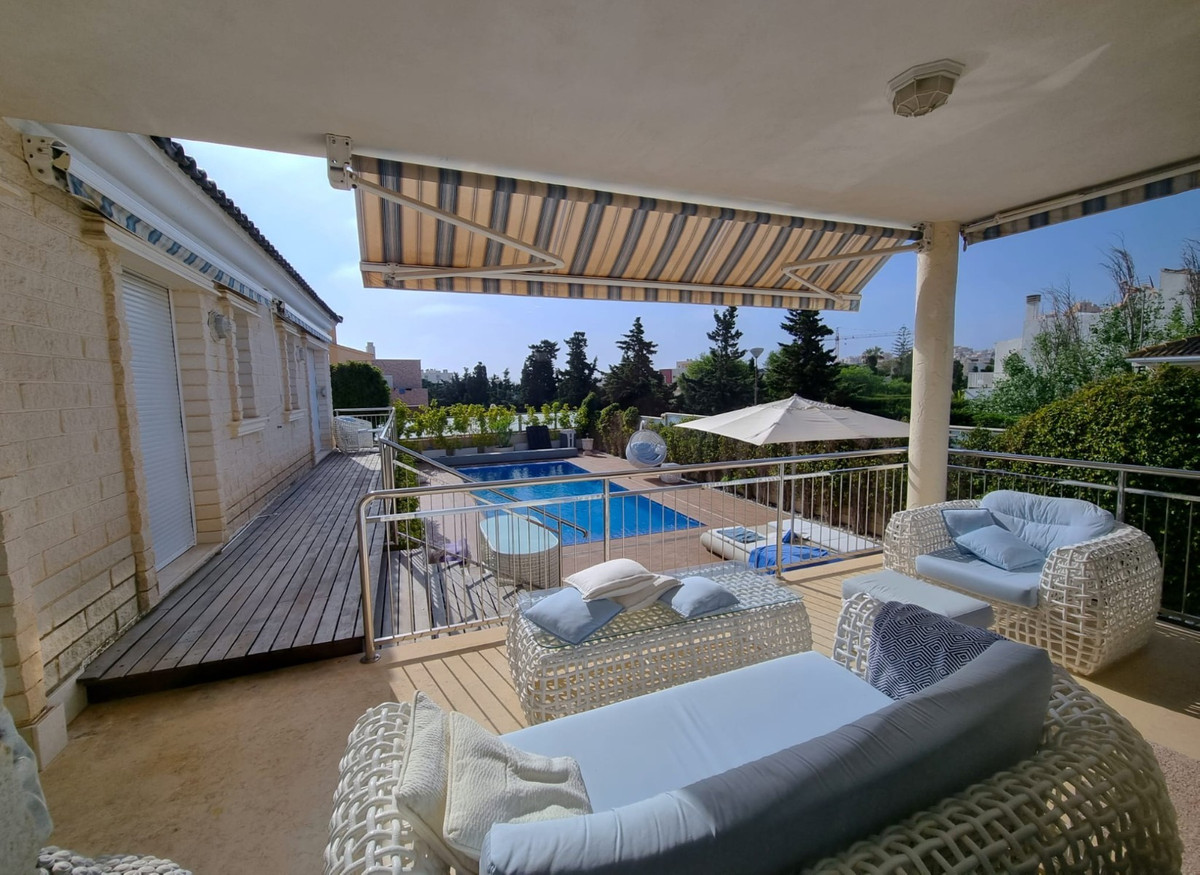 ShowFeedImage House – Detached Villa in Torrevieja