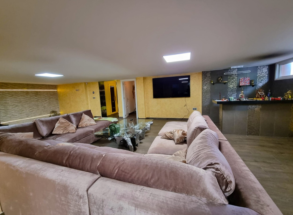 ShowFeedImage House – Detached Villa in Torrevieja