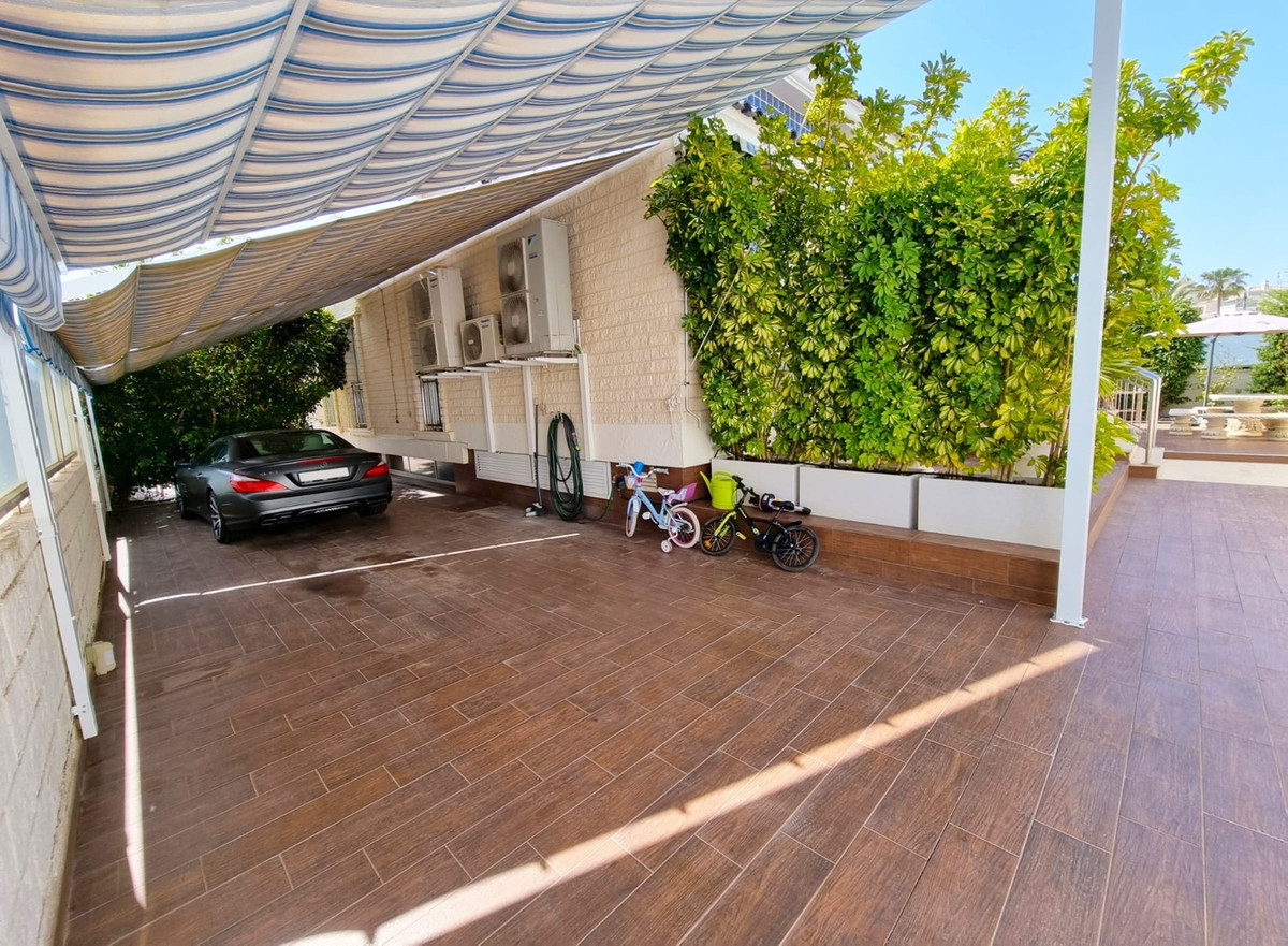 ShowFeedImage House – Detached Villa in Torrevieja