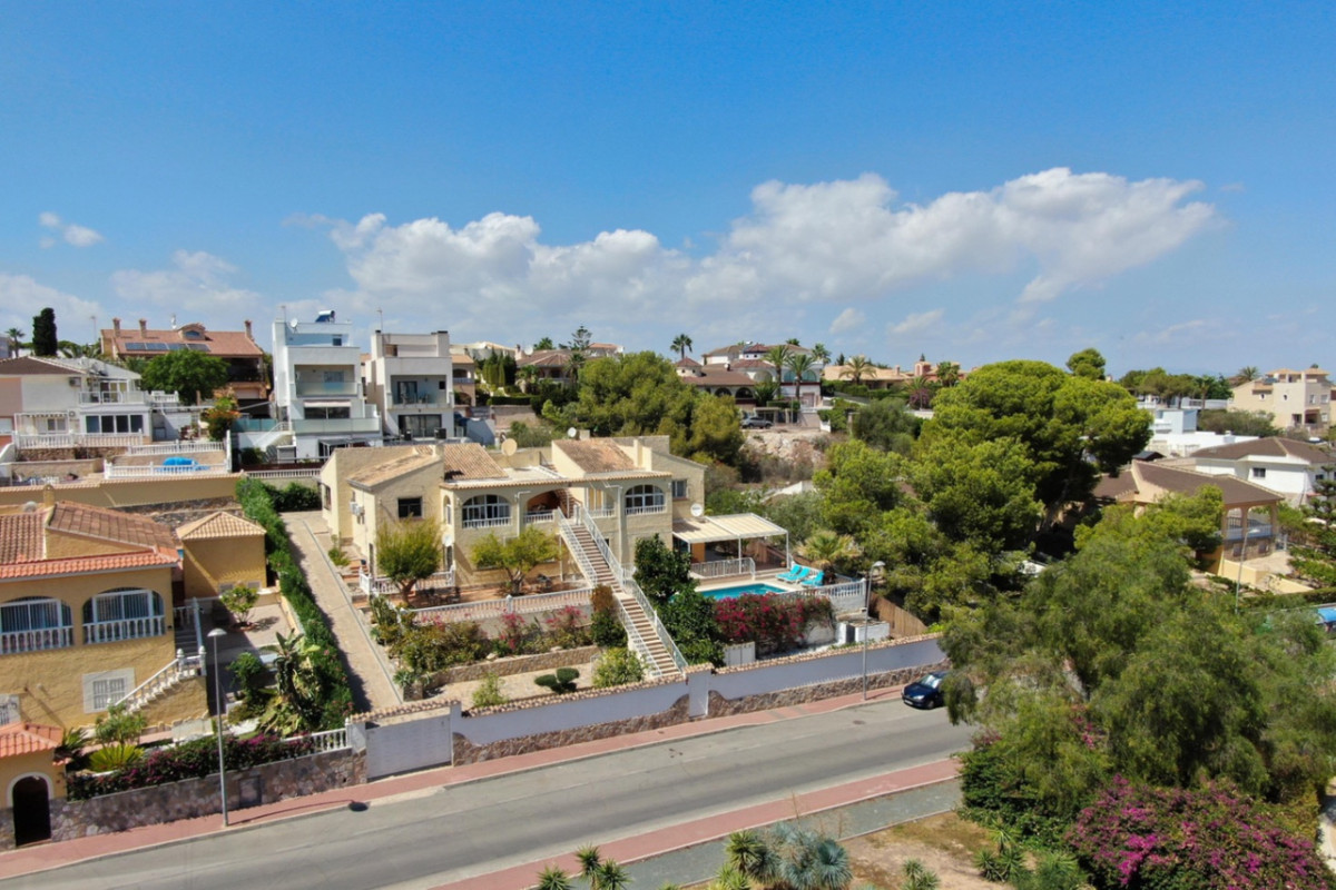 House – Detached Villa in Torrevieja