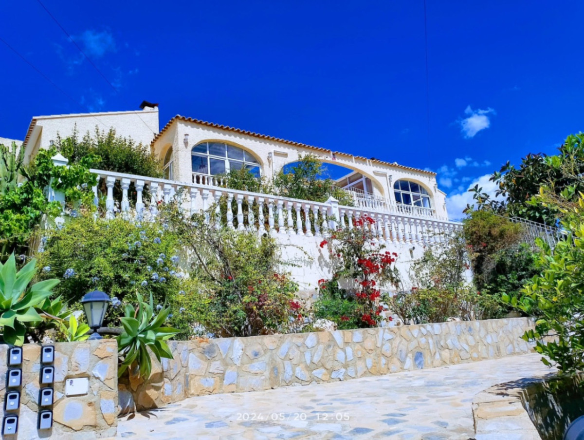 House – Detached Villa in Torrevieja