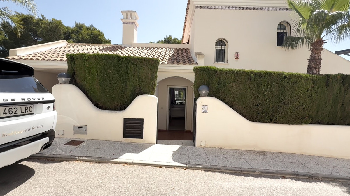 ShowFeedImage House – Detached Villa in Orihuela