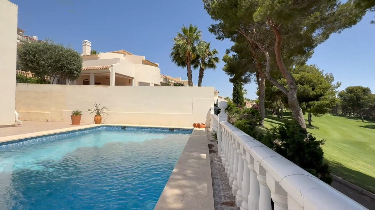 ShowFeedImage House – Detached Villa in Orihuela