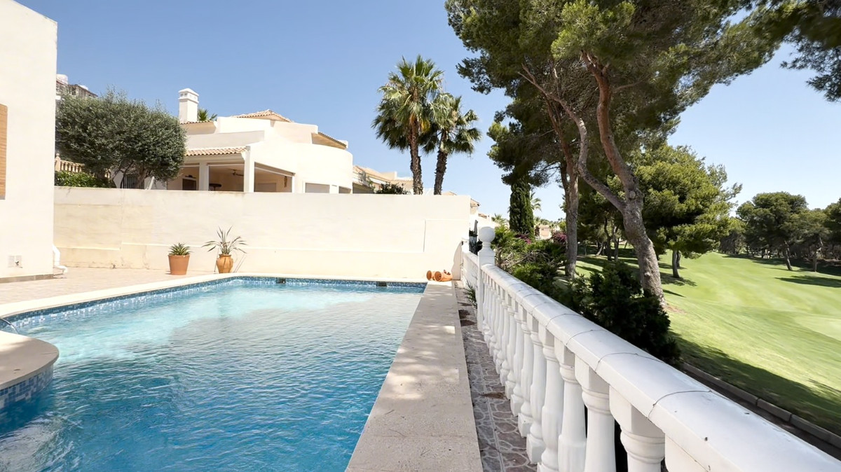 ShowFeedImage House – Detached Villa in Orihuela