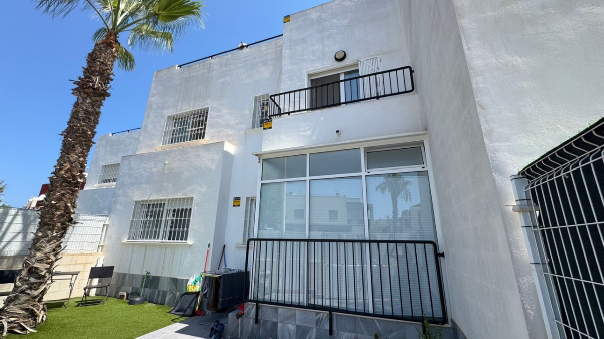 ShowFeedImage House – Townhouse in Torrevieja
