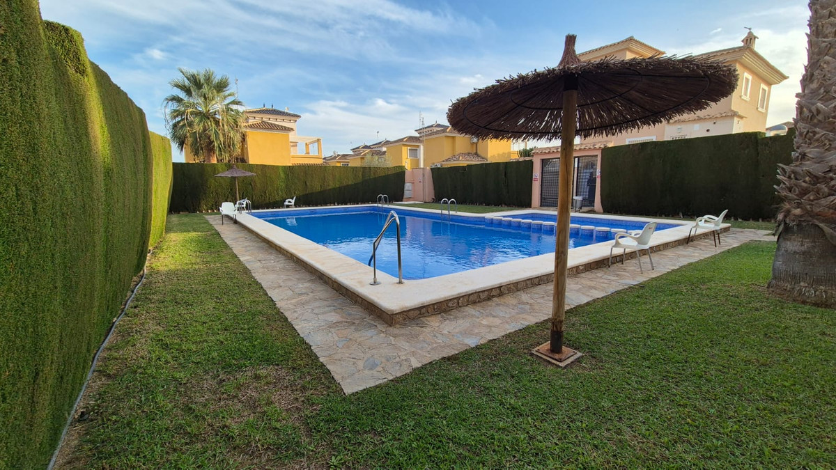 ShowFeedImage House – Detached Villa in Orihuela