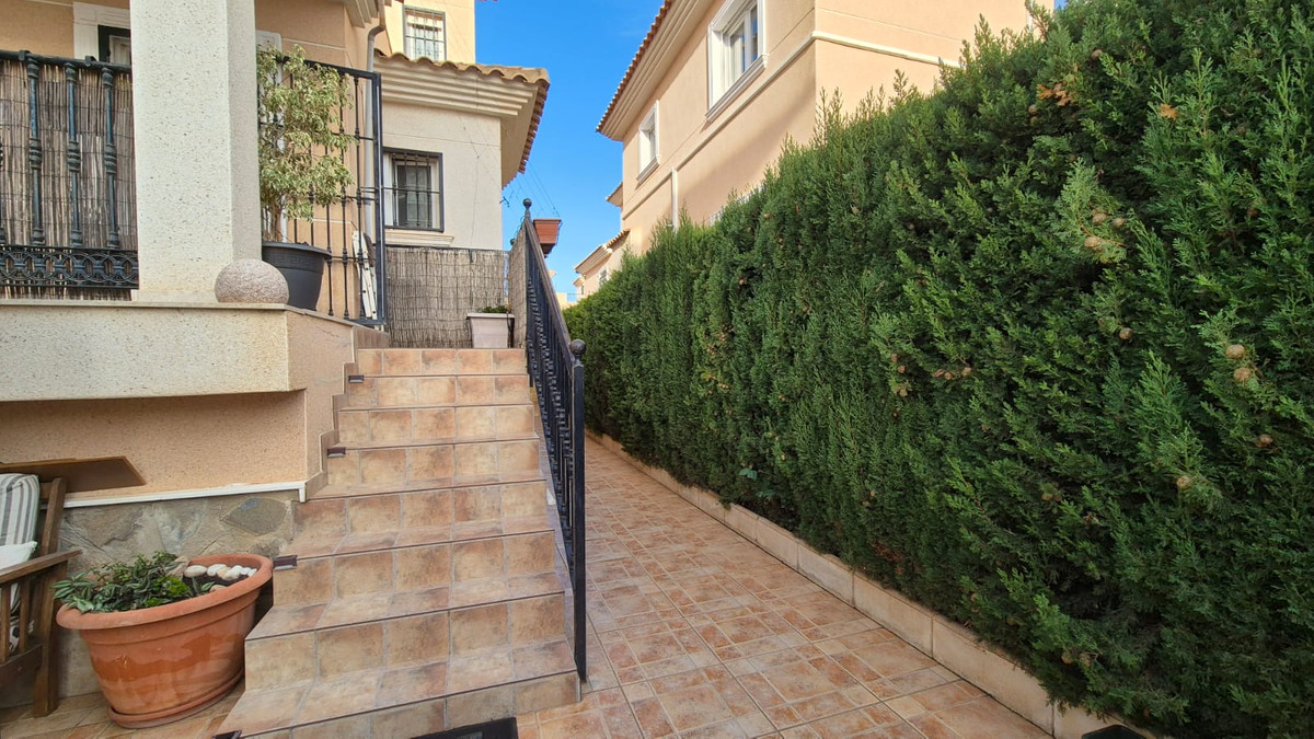 ShowFeedImage House – Detached Villa in Orihuela