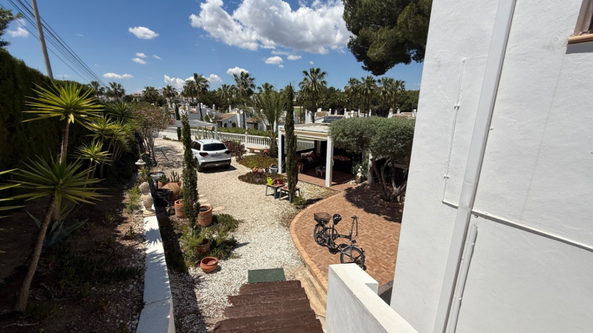 ShowFeedImage House – Detached Villa in Orihuela