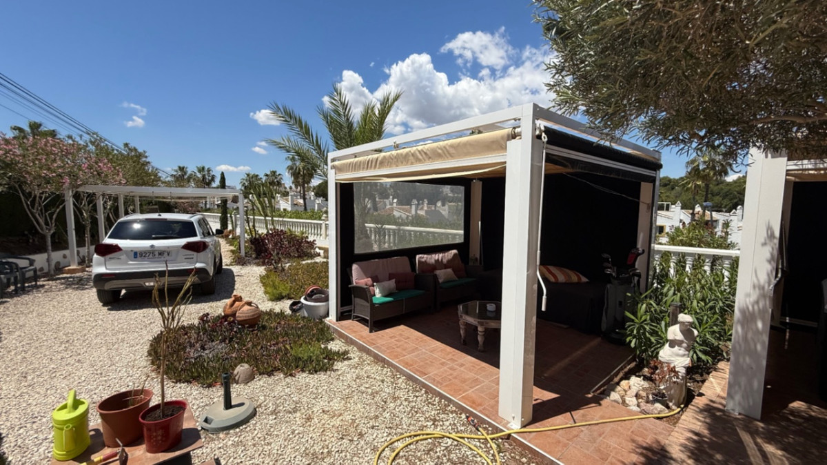 ShowFeedImage House – Detached Villa in Orihuela