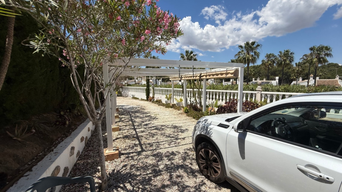 ShowFeedImage House – Detached Villa in Orihuela