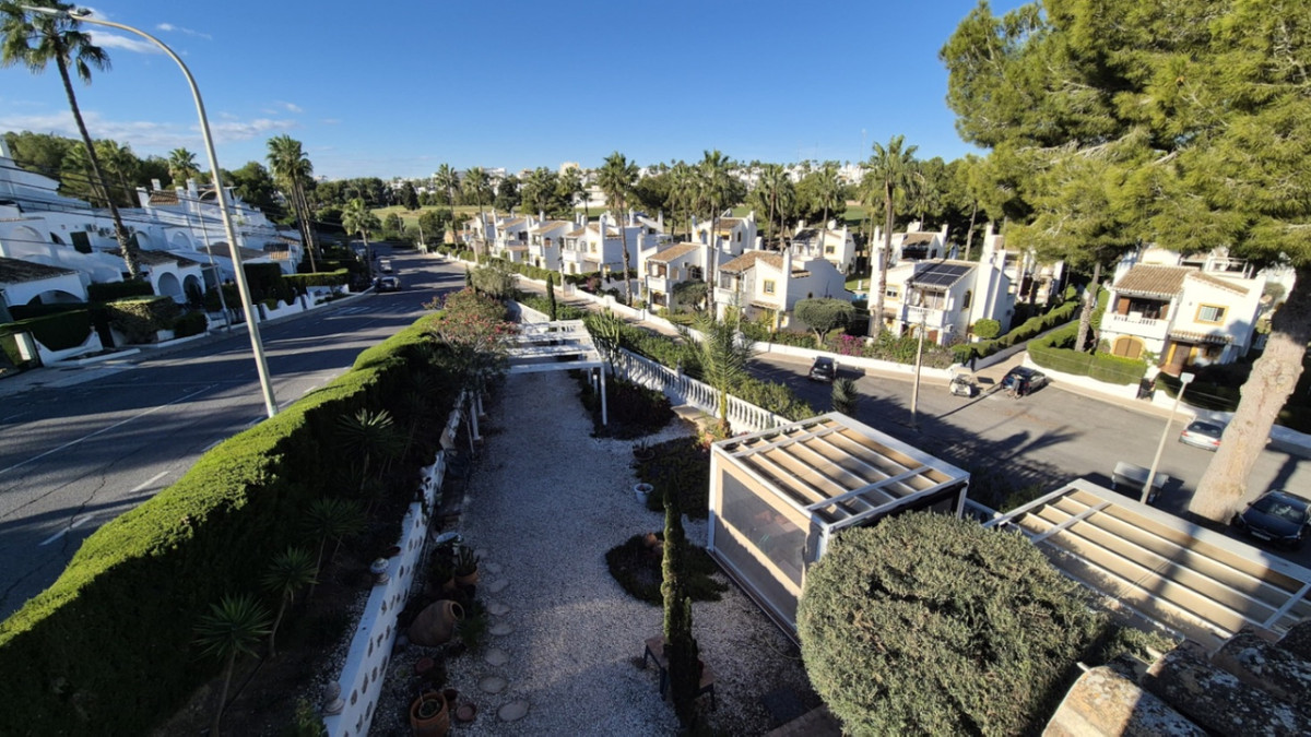ShowFeedImage House – Detached Villa in Orihuela