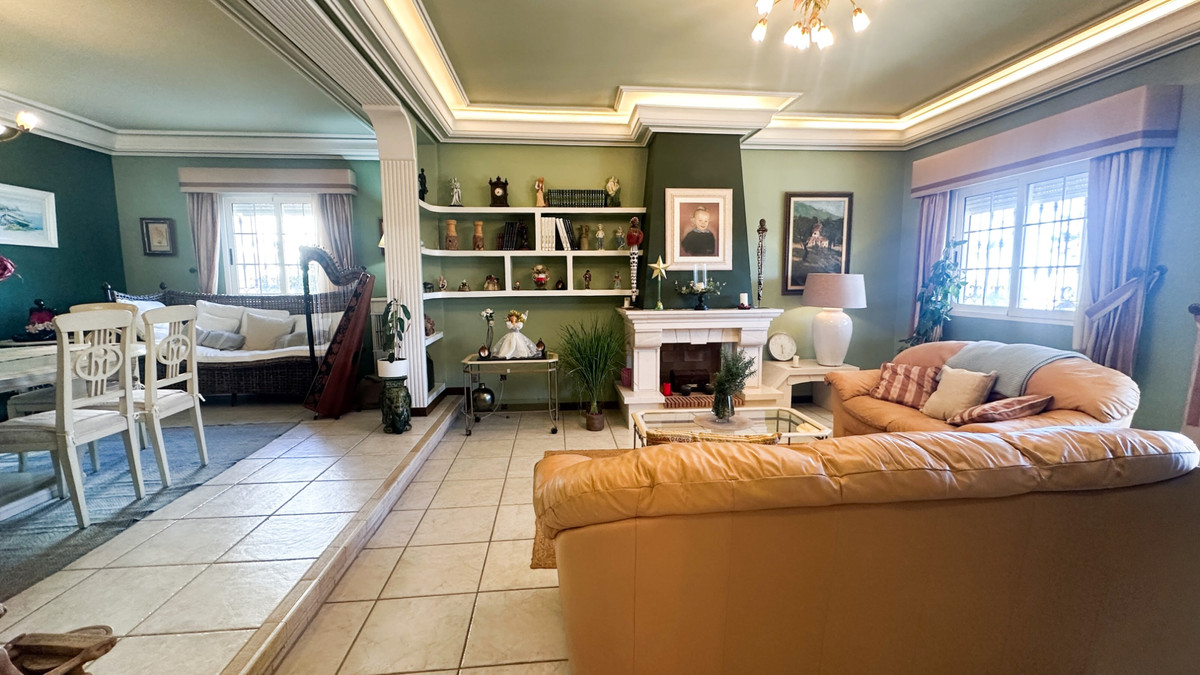 House – Detached Villa in Torrevieja
