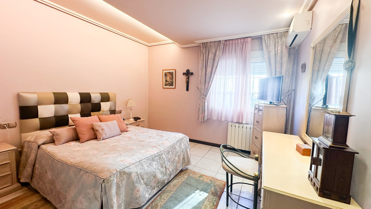 House – Detached Villa in Torrevieja