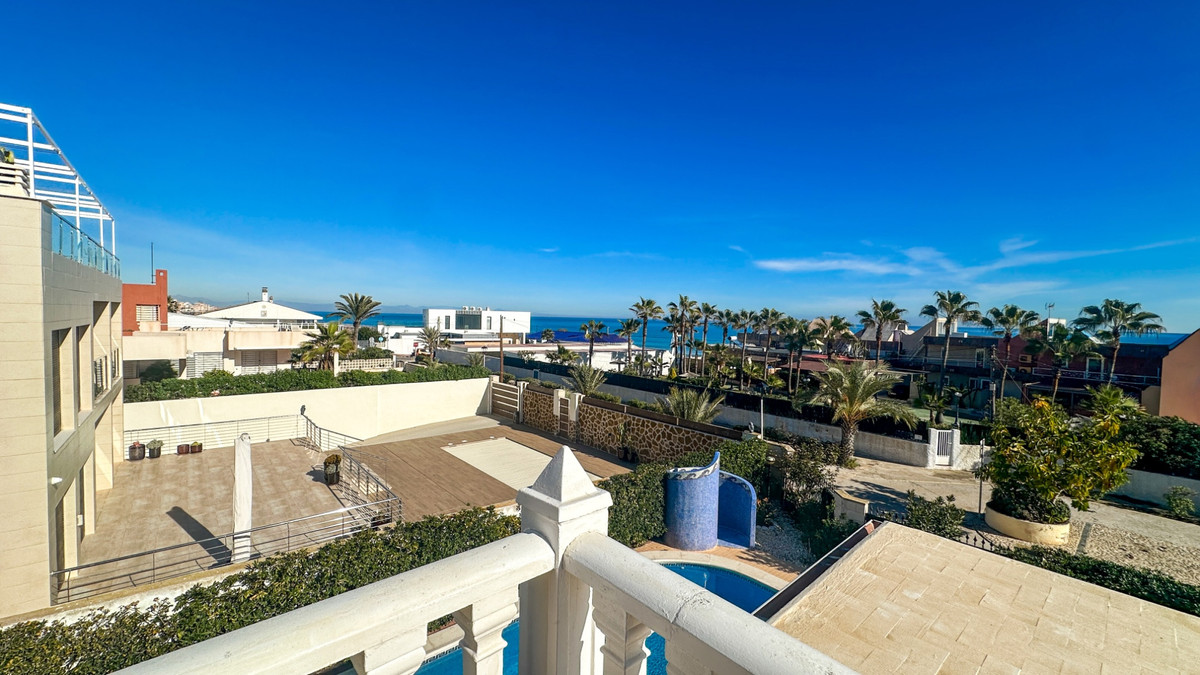House – Detached Villa in Torrevieja