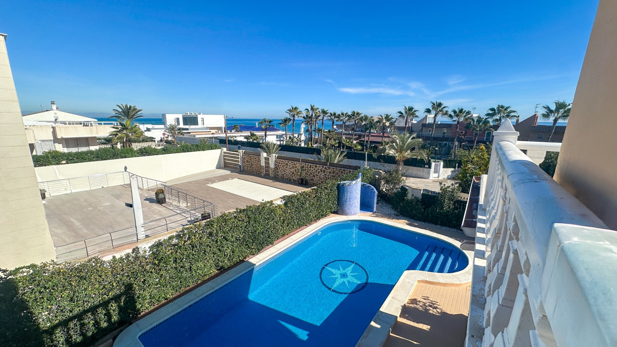 House – Detached Villa in Torrevieja