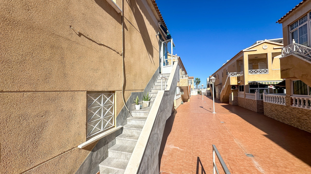 ShowFeedImage House – Bungalow in Torrevieja