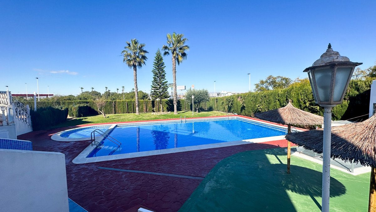 ShowFeedImage House – Bungalow in Torrevieja