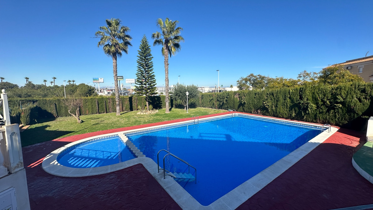 ShowFeedImage House – Bungalow in Torrevieja