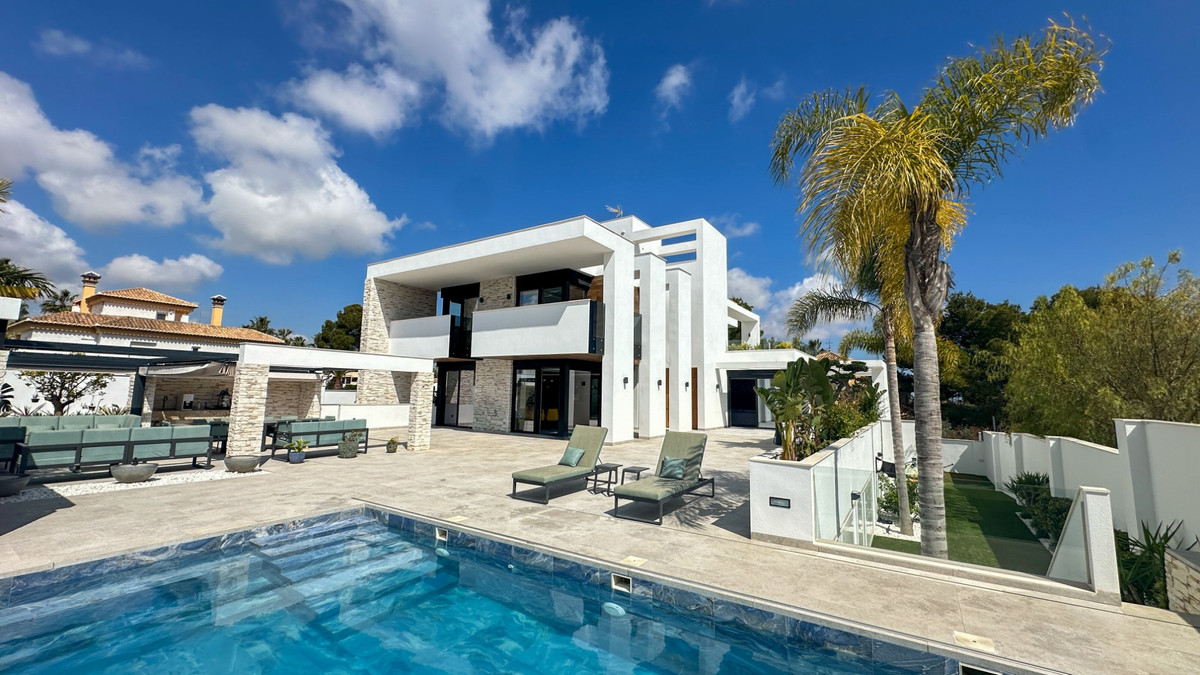 ShowFeedImage House – Detached Villa in Orihuela