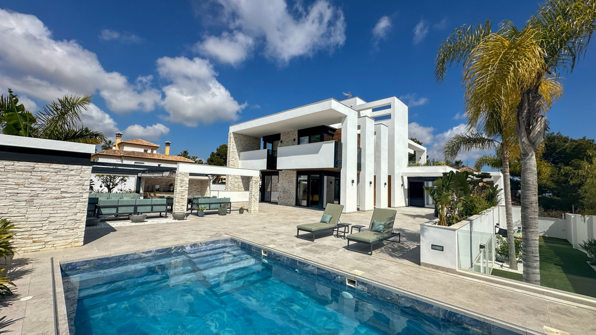 ShowFeedImage House – Detached Villa in Orihuela