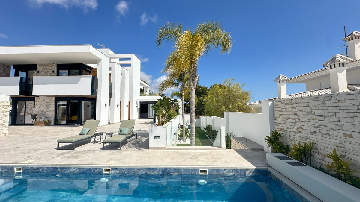 ShowFeedImage House – Detached Villa in Orihuela