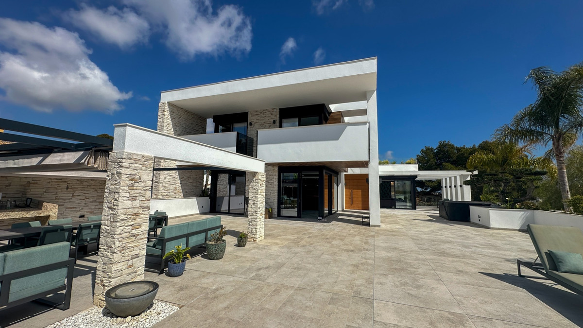 ShowFeedImage House – Detached Villa in Orihuela