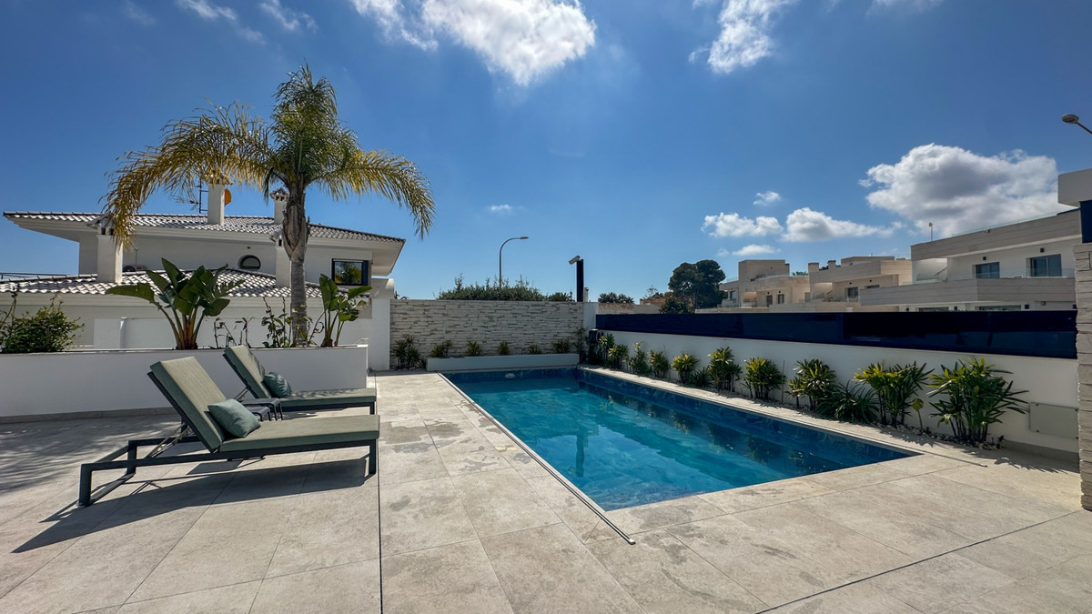 ShowFeedImage House – Detached Villa in Orihuela