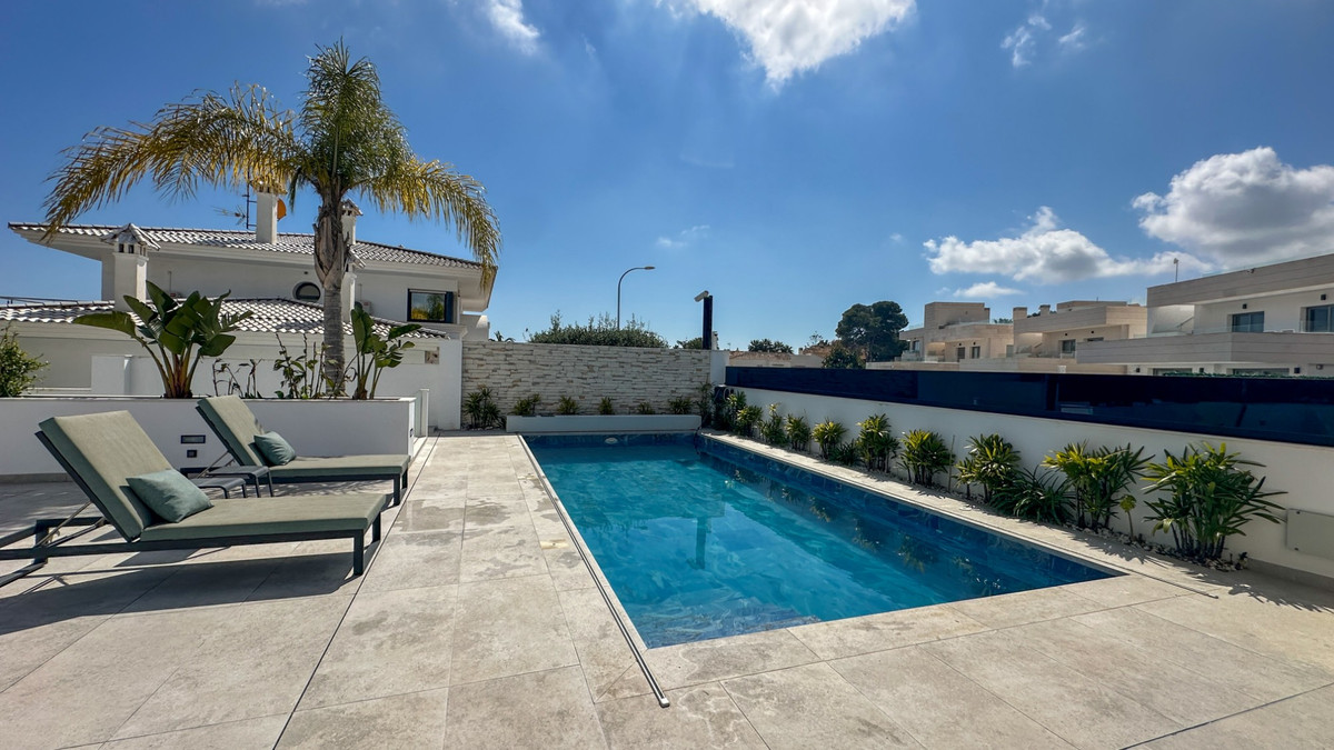 ShowFeedImage House – Detached Villa in Orihuela