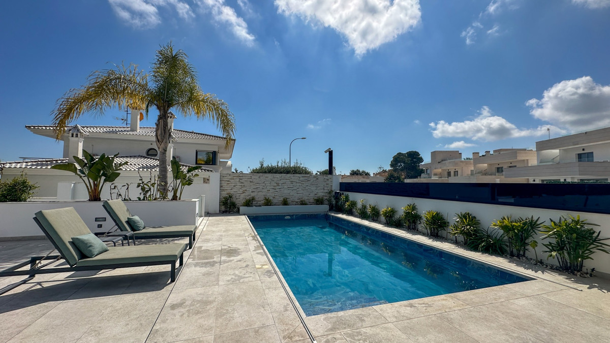 ShowFeedImage House – Detached Villa in Orihuela
