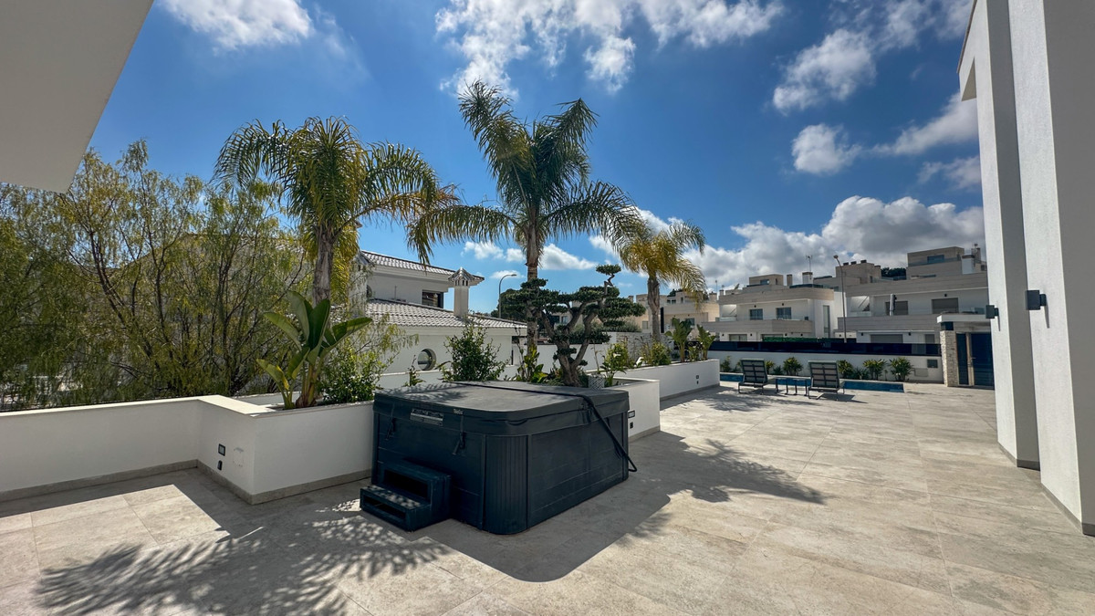 ShowFeedImage House – Detached Villa in Orihuela