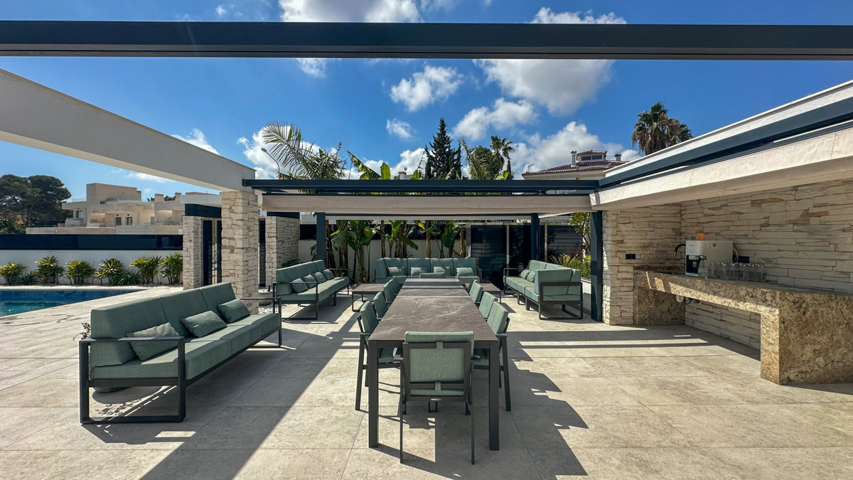 ShowFeedImage House – Detached Villa in Orihuela