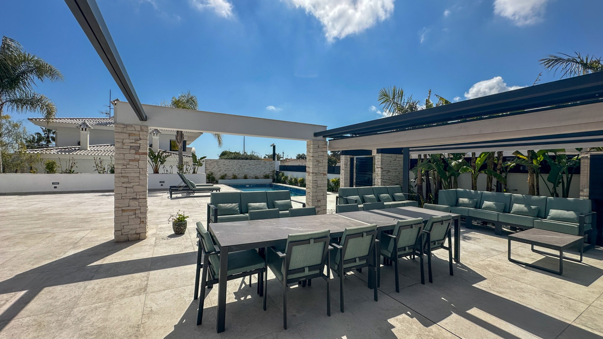 ShowFeedImage House – Detached Villa in Orihuela
