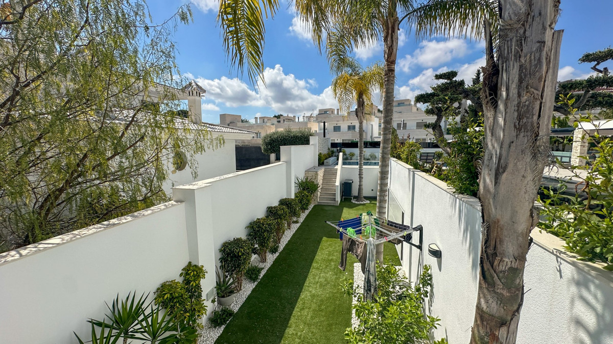 ShowFeedImage House – Detached Villa in Orihuela