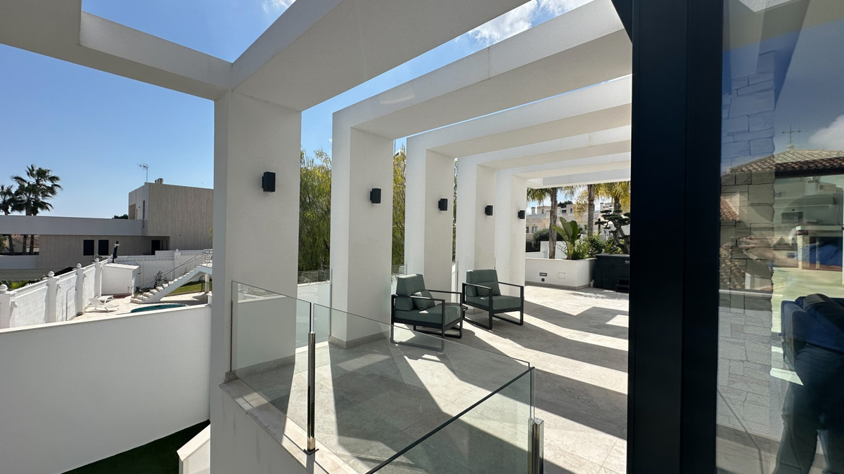 ShowFeedImage House – Detached Villa in Orihuela