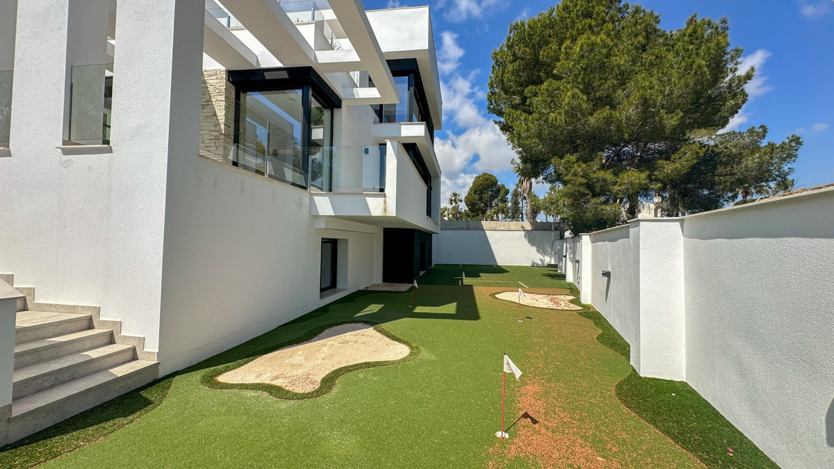 ShowFeedImage House – Detached Villa in Orihuela