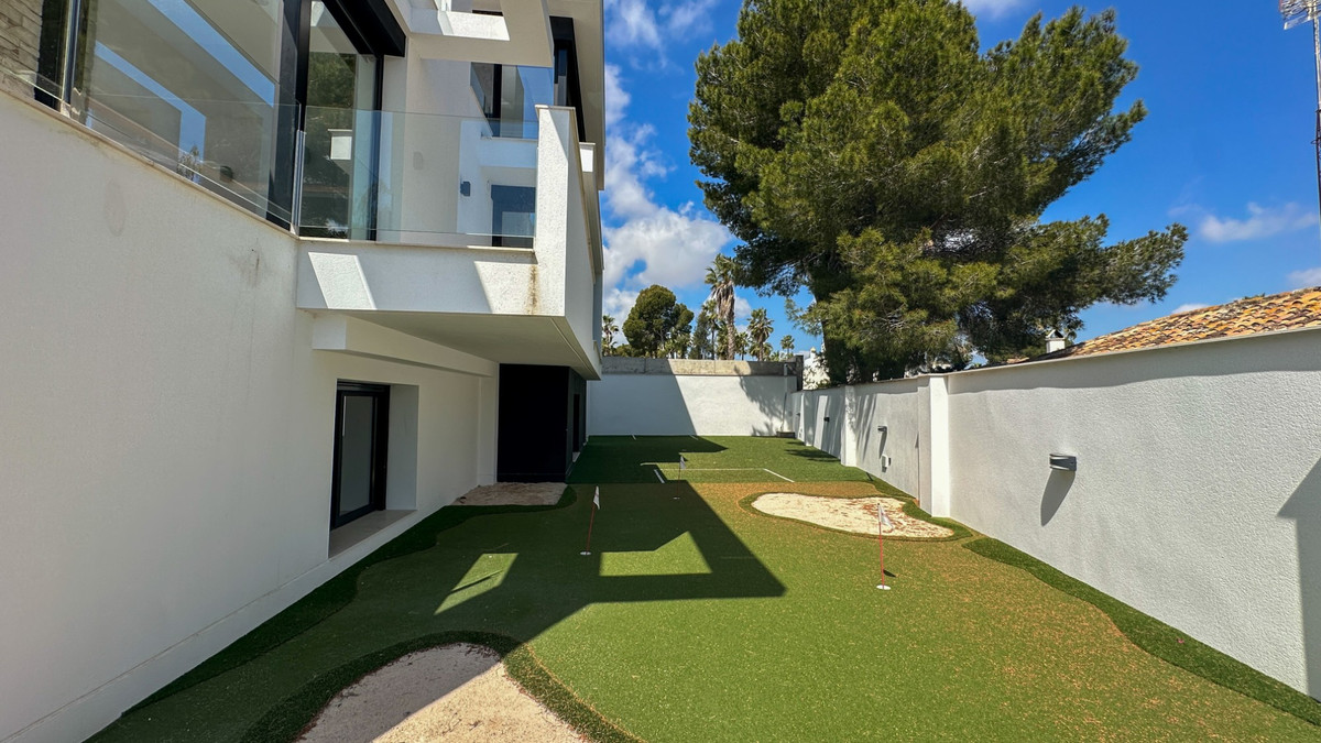 ShowFeedImage House – Detached Villa in Orihuela