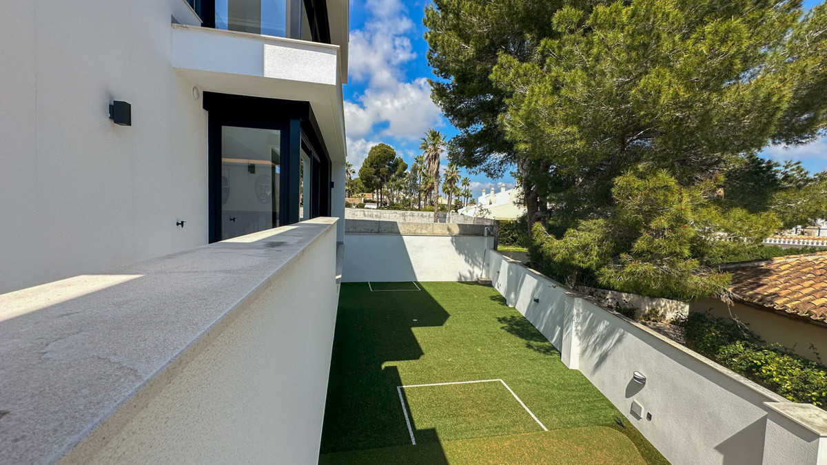 ShowFeedImage House – Detached Villa in Orihuela