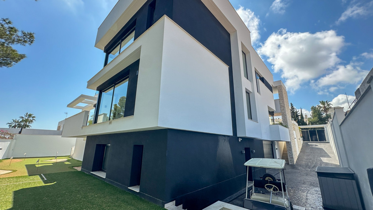 ShowFeedImage House – Detached Villa in Orihuela