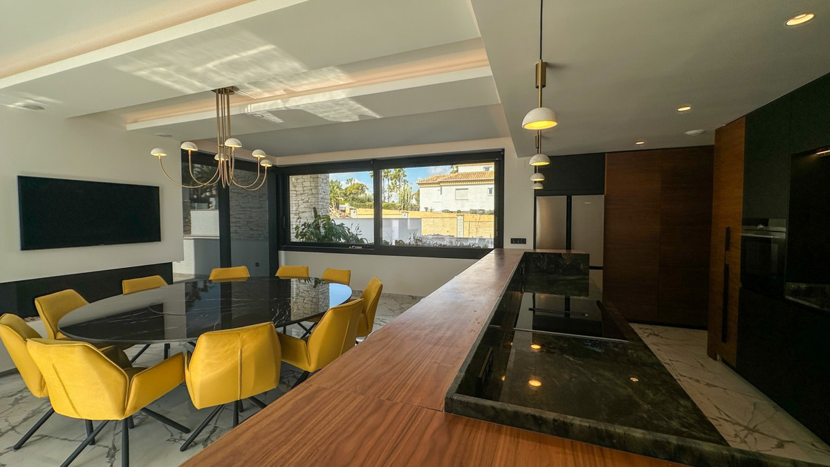 ShowFeedImage House – Detached Villa in Orihuela