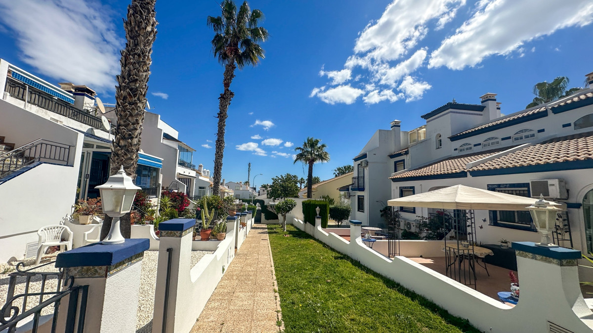 ShowFeedImage House – Townhouse in Orihuela