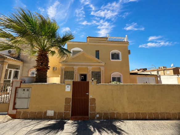 House – Detached Villa in Torrevieja