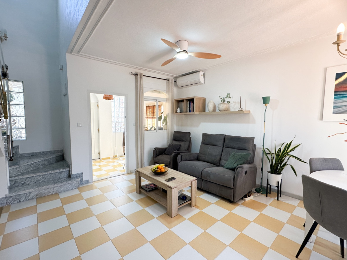 ShowFeedImage House – Detached Villa in Torrevieja