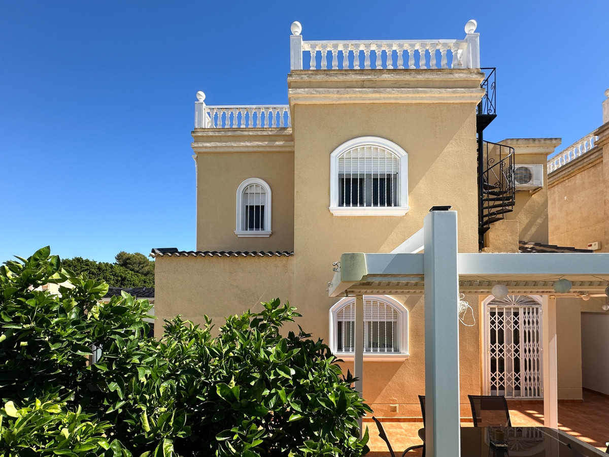 ShowFeedImage House – Detached Villa in Torrevieja