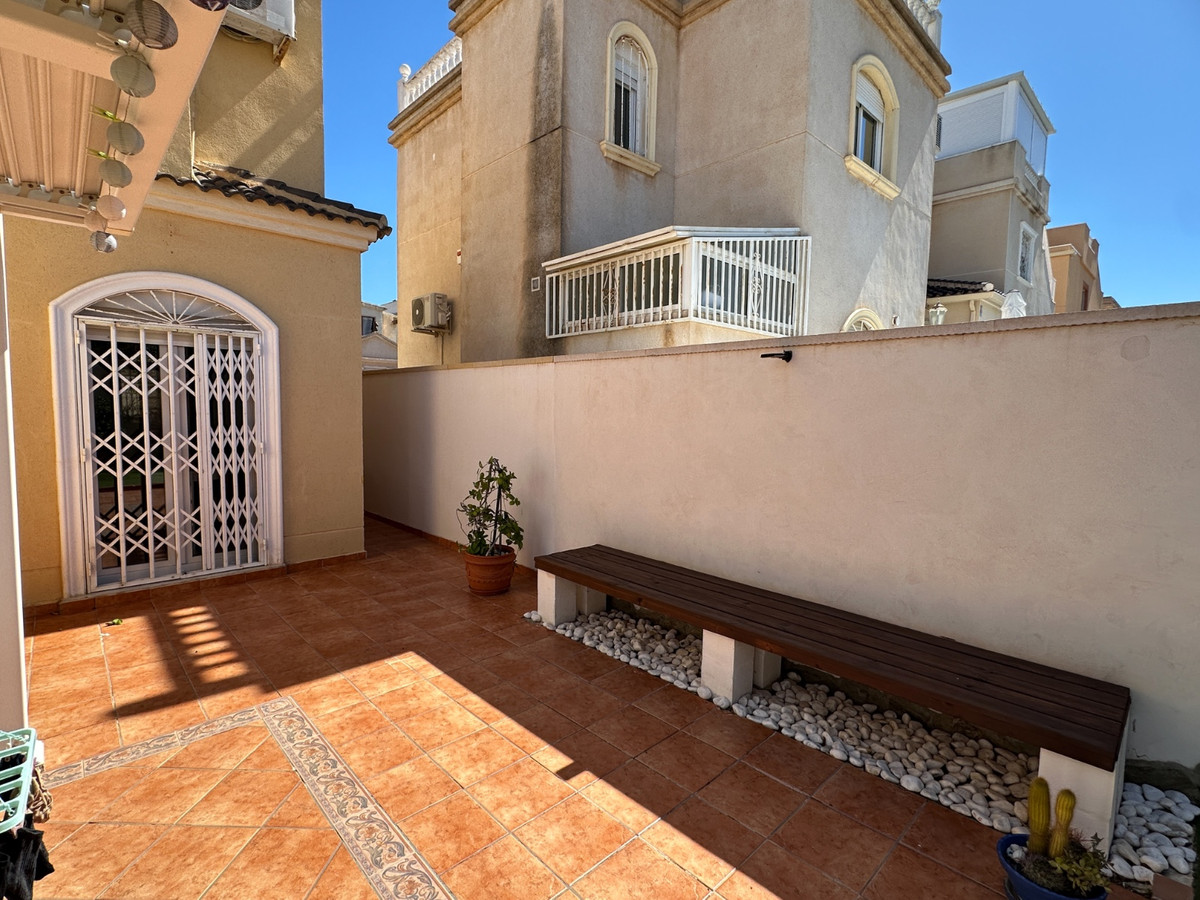 ShowFeedImage House – Detached Villa in Torrevieja