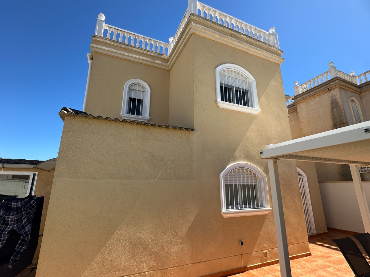 ShowFeedImage House – Detached Villa in Torrevieja