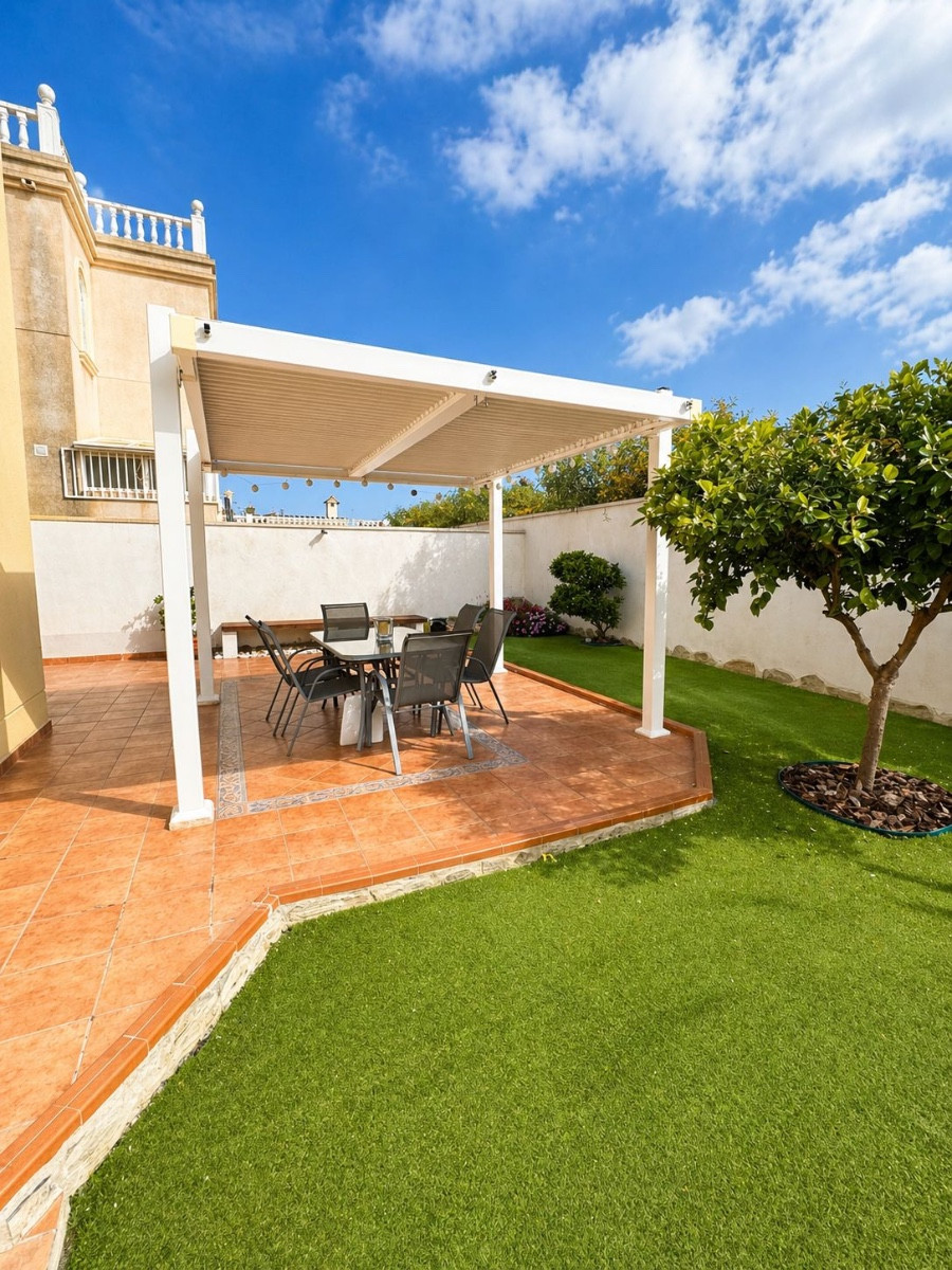 ShowFeedImage House – Detached Villa in Torrevieja