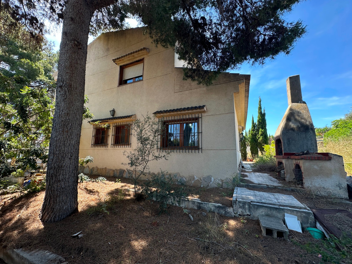 House – Detached Villa in Torrevieja