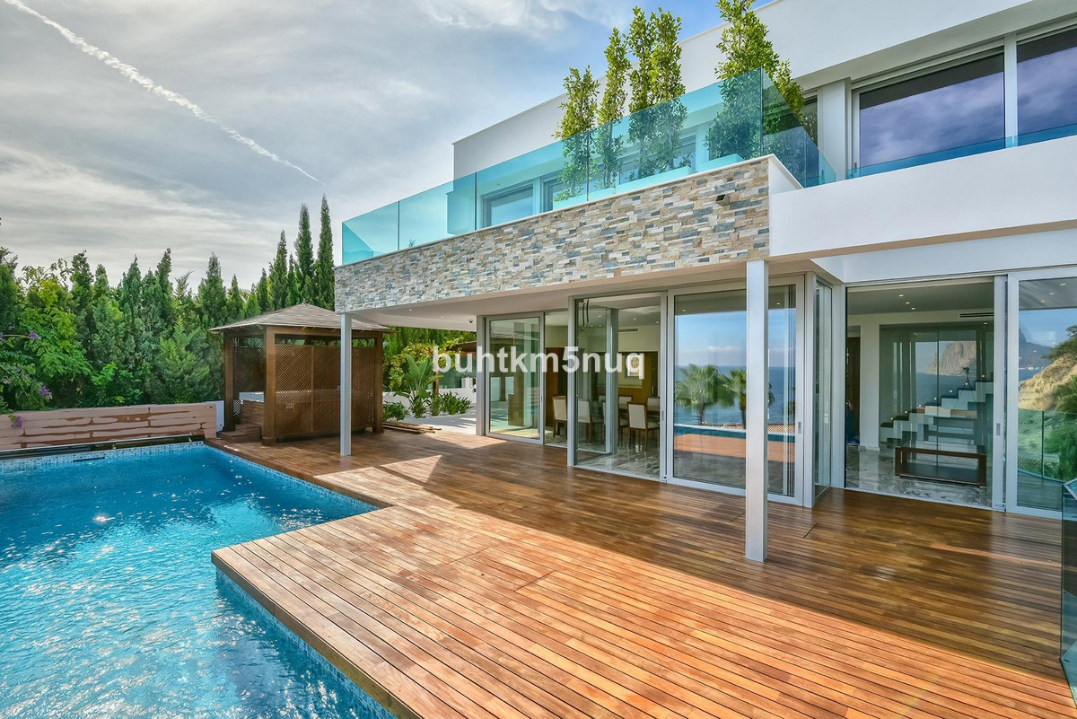 House – Detached Villa in Calpe
