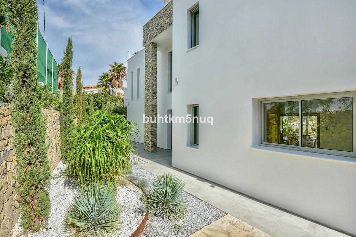 House – Detached Villa in Calpe